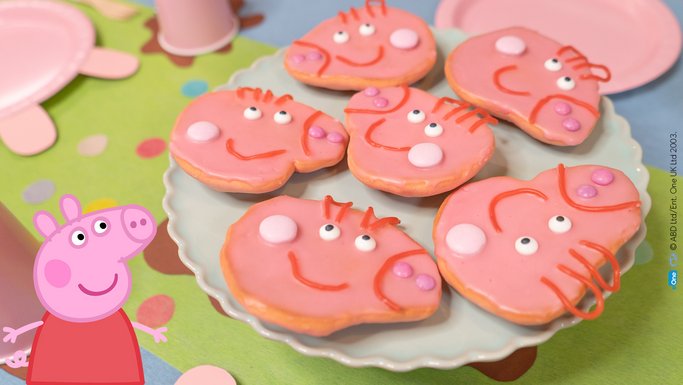 Ein Teller voller leckerer Peppa Pig Amerikaner zum Nachbacken