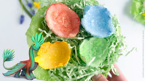 Bunte Dragons Kristall-Eierschalen im Osternest. Bei TOGGO-Eltern.