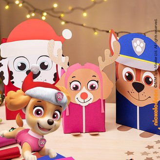 Drei bunte und weihnachtliche PAW Patrol Geschenkverpakungen zum Nachbasteln
