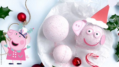 Drei fröhlich dekorierte Peppa Pig Badebomben