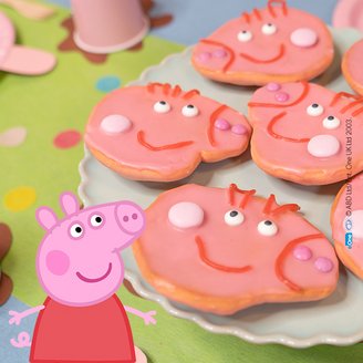 Ein Teller voller leckerer Peppa Pig Amerikaner zum Nachbacken